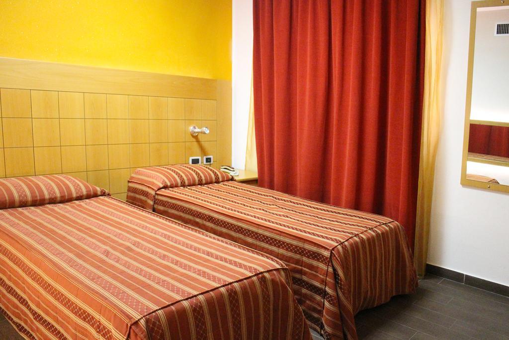 Orange Motel Верджате Экстерьер фото